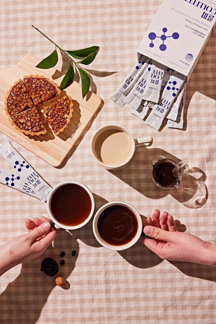 Sticks on a table with coffee cups